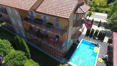 Móricz Apartmanok Siófok – épület és udvar, 10. kép